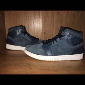 NIKE AIR JORDAN 1 MID SUEDE “ARMORY NAVY” SIZE 11